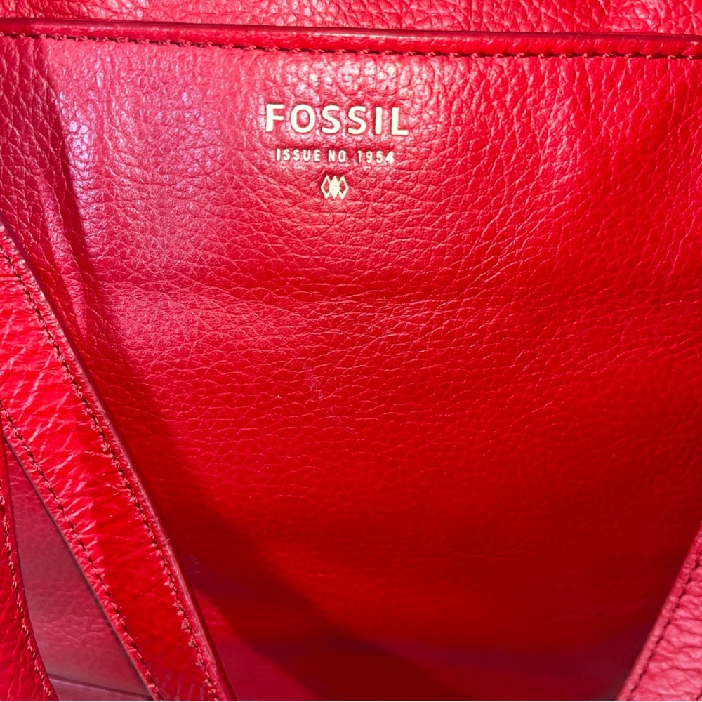 Fossil Red Leather Tote Bag with Classic Design, she’s a beauty! - Picture 6 of 10